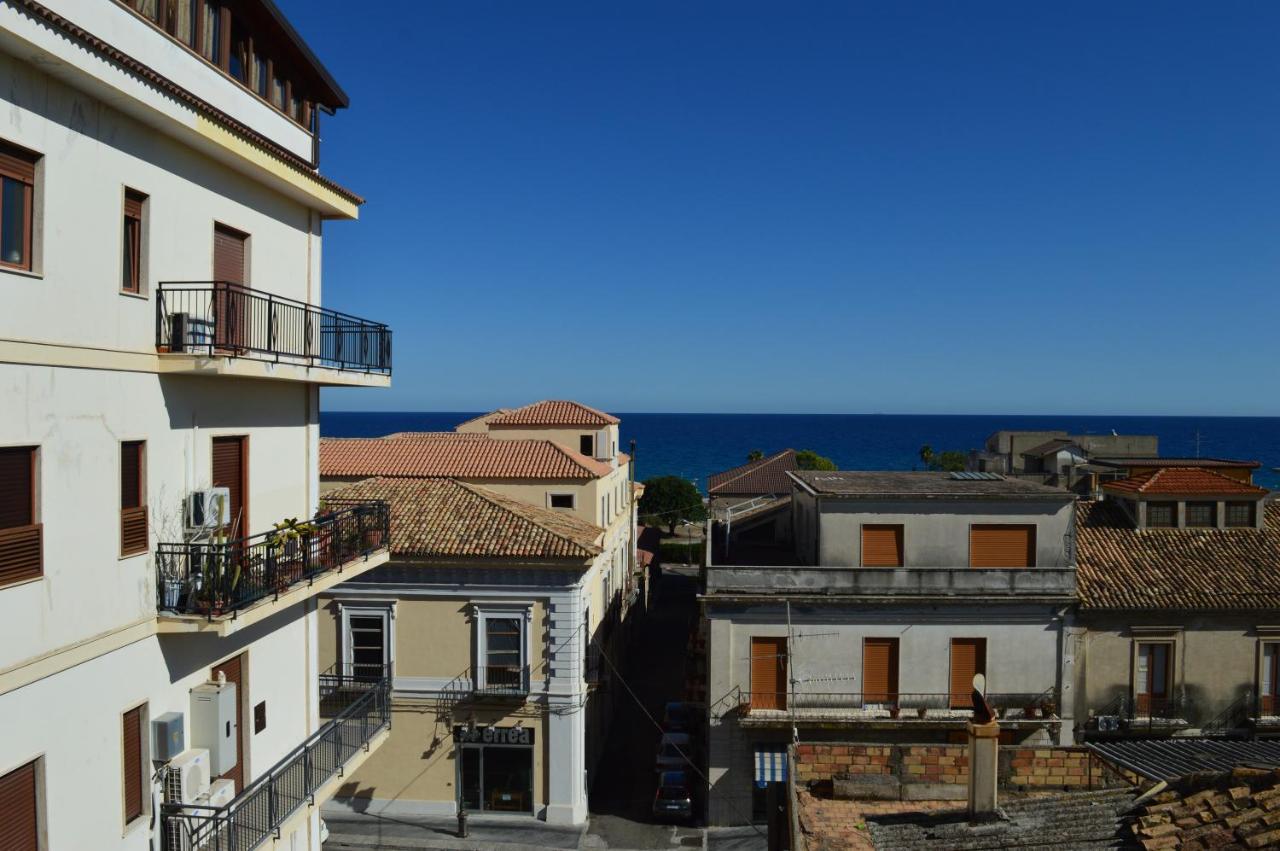 Emerella Luxury Suites Siderno Beach Exterior foto