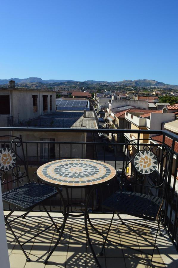 Emerella Luxury Suites Siderno Beach Exterior foto