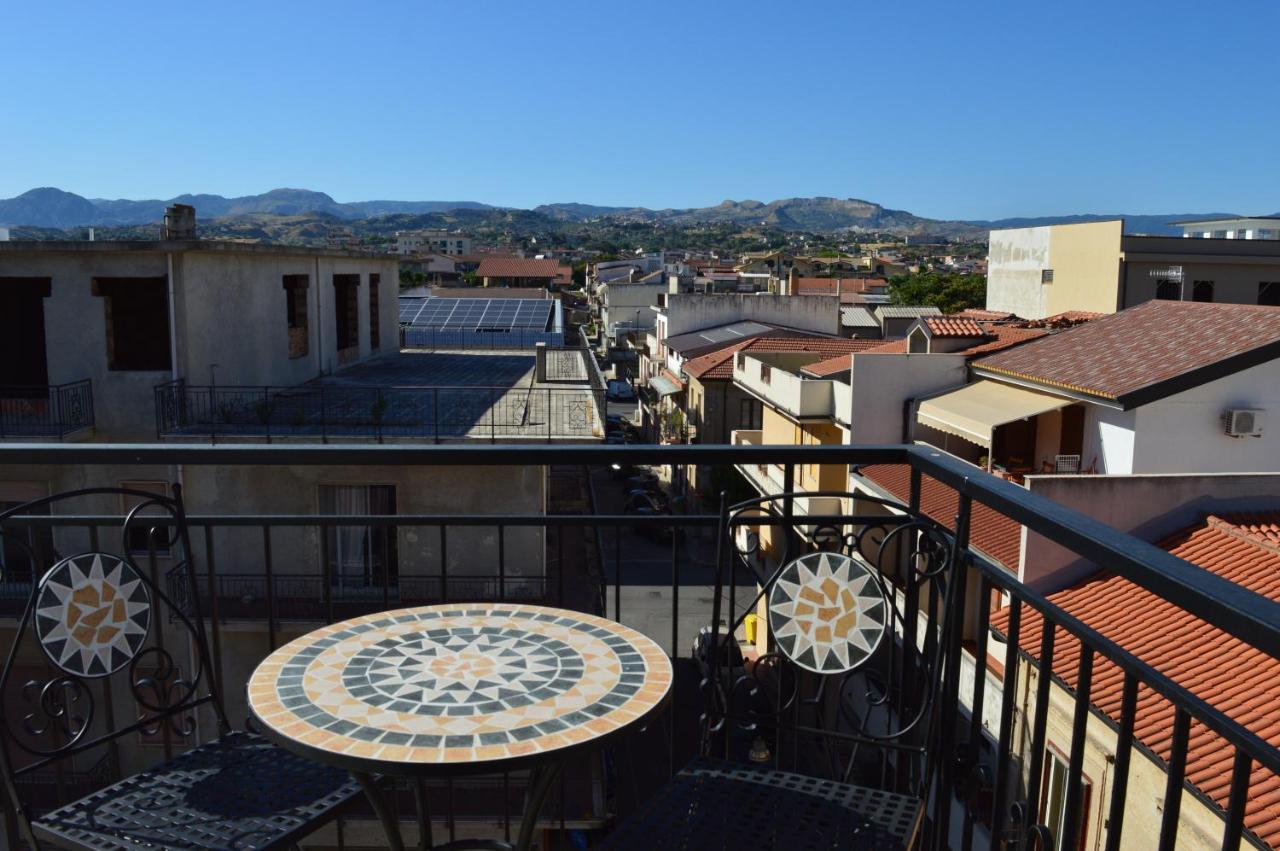 Emerella Luxury Suites Siderno Beach Exterior foto