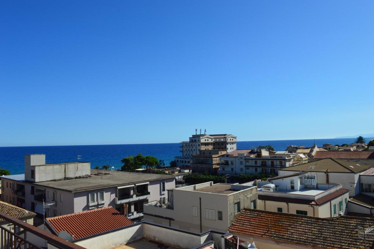 Emerella Luxury Suites Siderno Beach Exterior foto